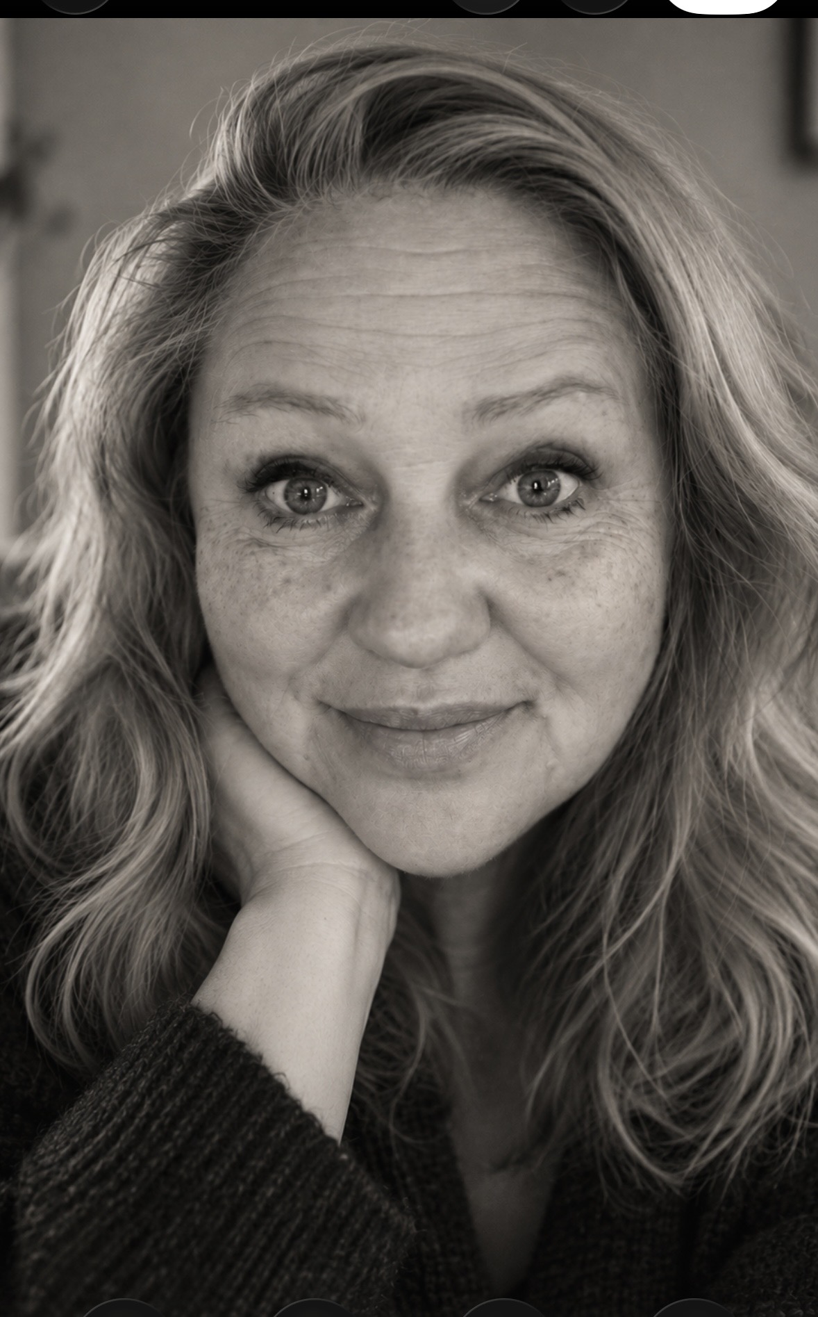 Press photo of the Danish author Mette Honoré in black and white